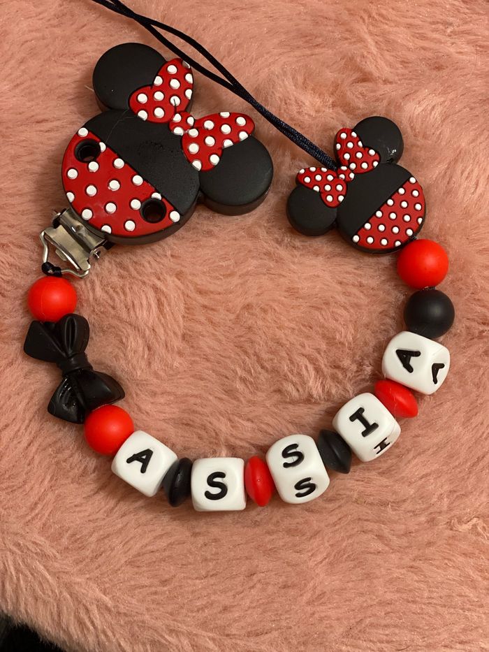 Attache tétine personnalisée minnie rouge