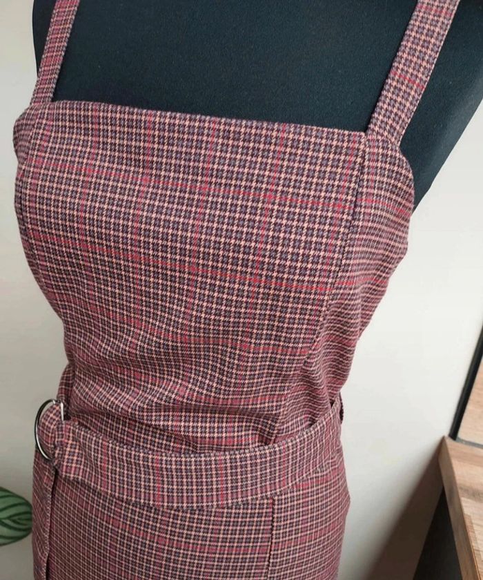 Jolie robe à bretelles Pull & Bear
Motif tweed - photo numéro 2