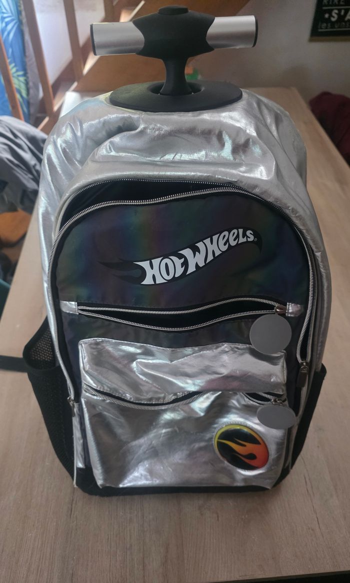 Cartable sur roulettes hot wheels etat neuf