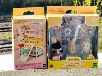 Le trio des bébés pyjama party et les lits superposés 