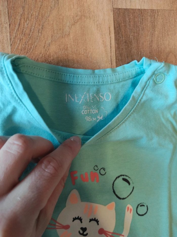 Tee-shirt 3 ans in extenso en TBE - photo numéro 2