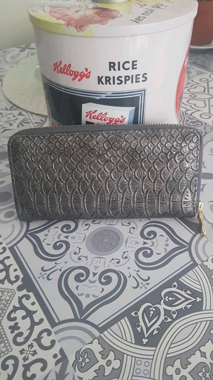 Pochette grise métallisée