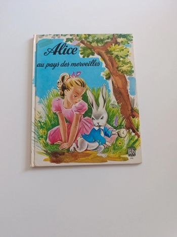 Livre alice au pays des merveilles
