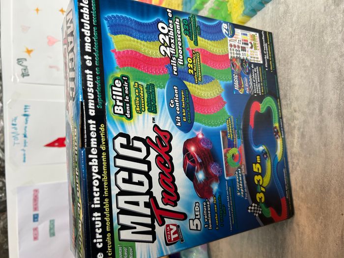 Magic tracks circuit modulable et lumineux avec une voiture avec la boite d'origine - photo numéro 4