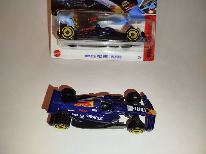 Hot Wheels Oracle Red Bull Racing Formula 1 2025 - photo numéro 5