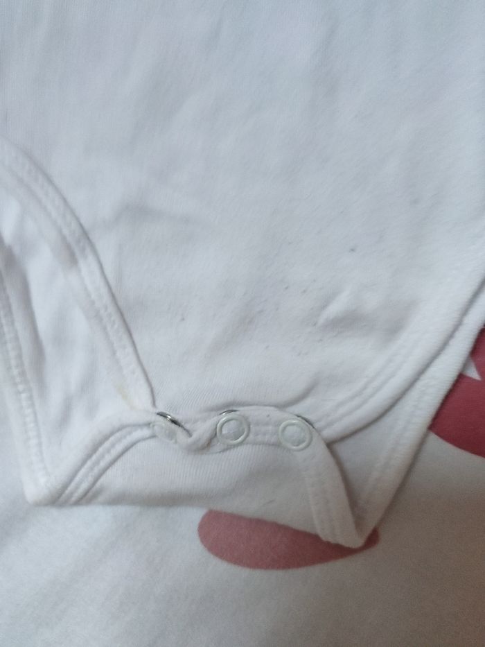 Lot de 2 bodies manches longues- Motifs cœur - 12 mois - Très bon état - Mes petits cailloux - photo numéro 5