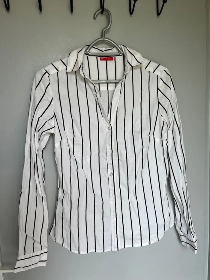 Chemise blanche et noire