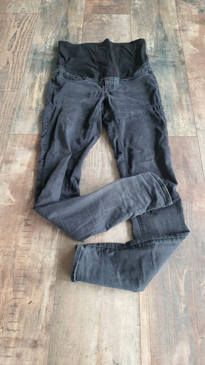Pantalon maternité taille 34 en très bon état