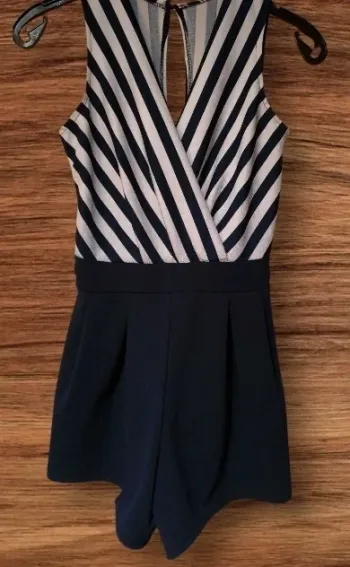 Combishort rayé chic bleu marine – Taille unique 💙