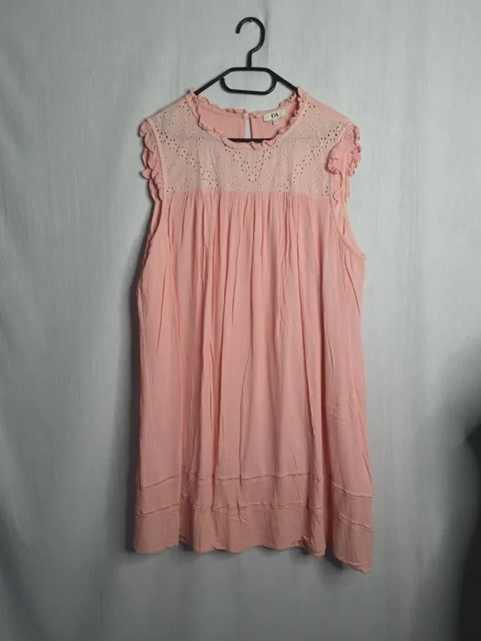 Robe rose broderie anglaise