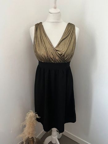 Robe noire et dorée camaïeu M comme neuve