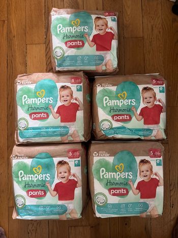 5 paquets de couches Pampers taille 5
