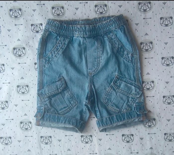 Short en jean taille 24 mois