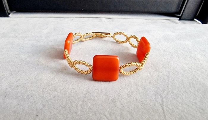 Bracelet doré et perle carré orange fermoirs Toogle - photo numéro 4