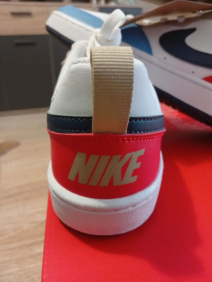 Baskets Nike neuves t.38,5 - photo numéro 7