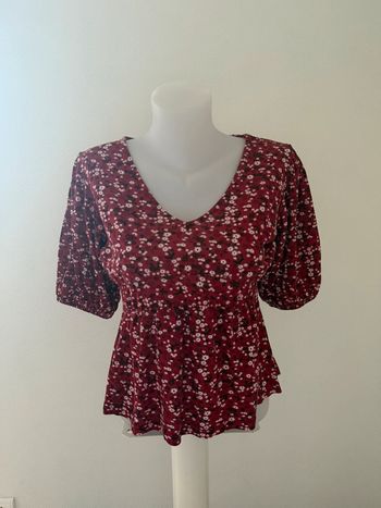 Blouse rouge à fleur en très bon état taille XS rainbow