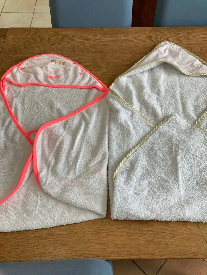 Lot 2 capes bain