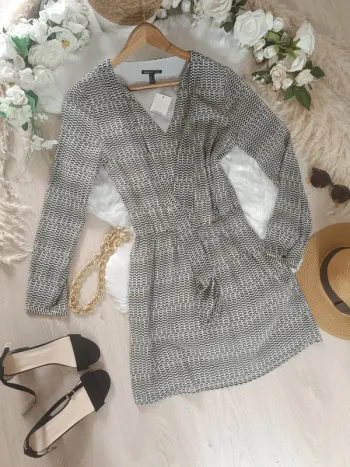 Jolie robe Mango neuve avec étiquette taille M