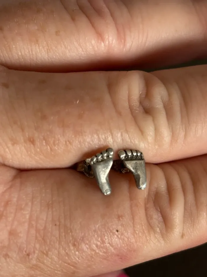 Boucles d’oreilles / clous d’oreilles « petits pieds »