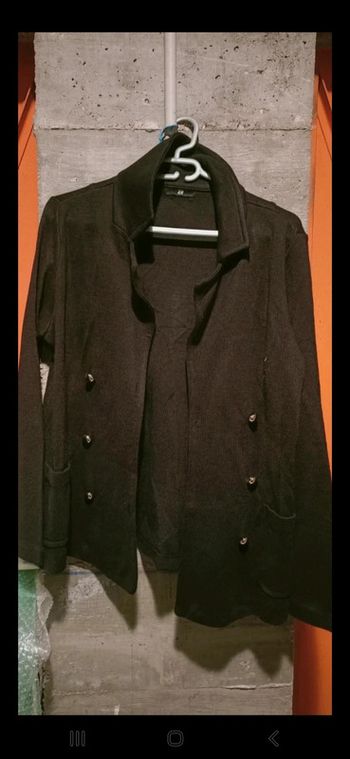 Veste a boutons noire
