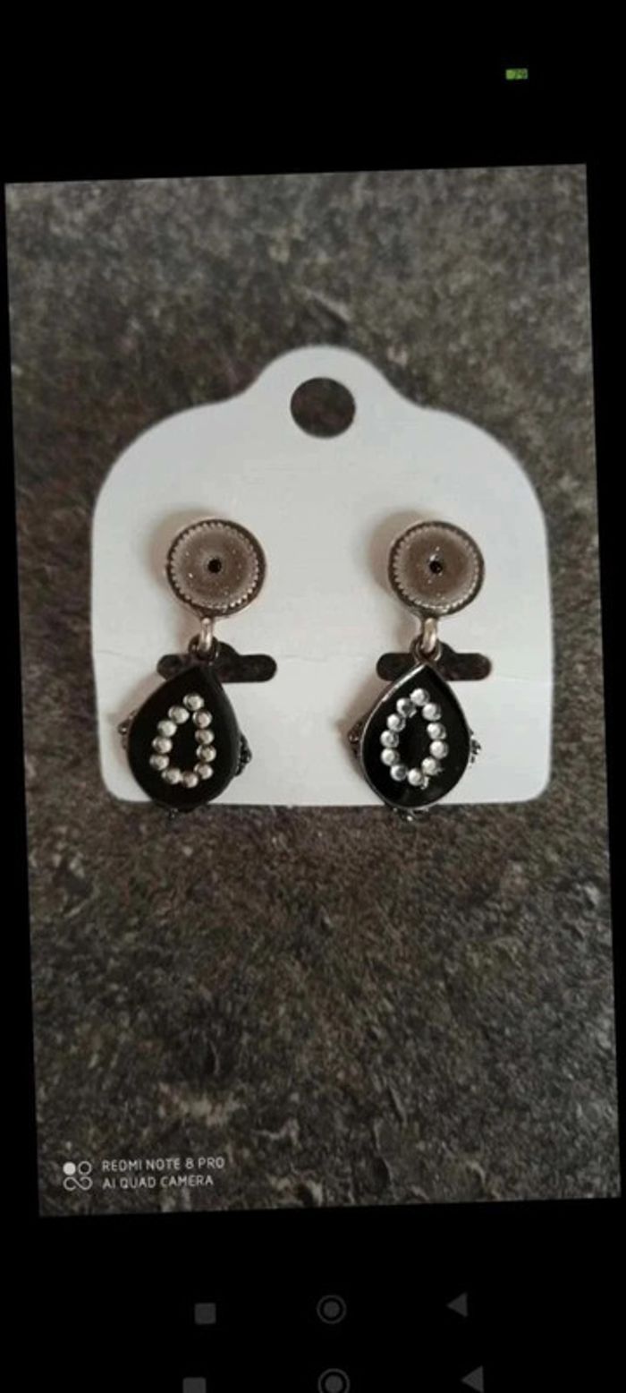 Boucles d'oreilles gouttes noir gris a strass ikita