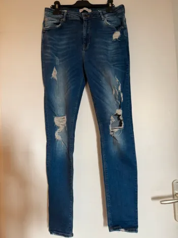 Jean slim en très bon état taille 42 Bershka bleu