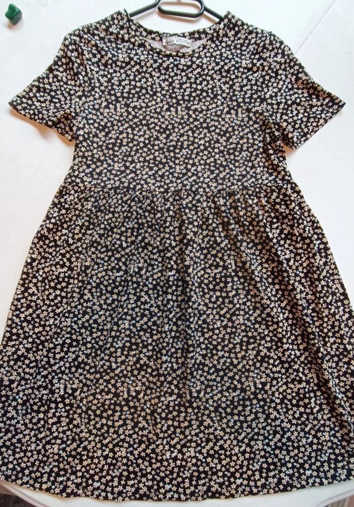 Robe Pull&Bear - taille S - noir et fleurs - photo numéro 3