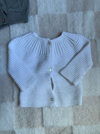 Lot de gilet taille 6 mois 