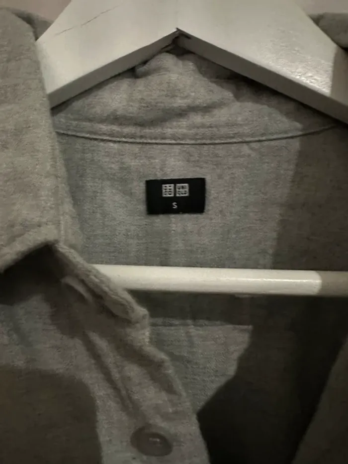 Chemise/ sure chemise Uniqlo - photo numéro 2