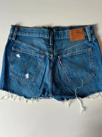Short Levi’s destroy