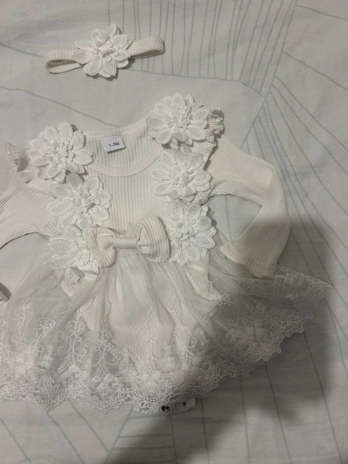 Robe bebe blanche avec bandeau - photo numéro 3