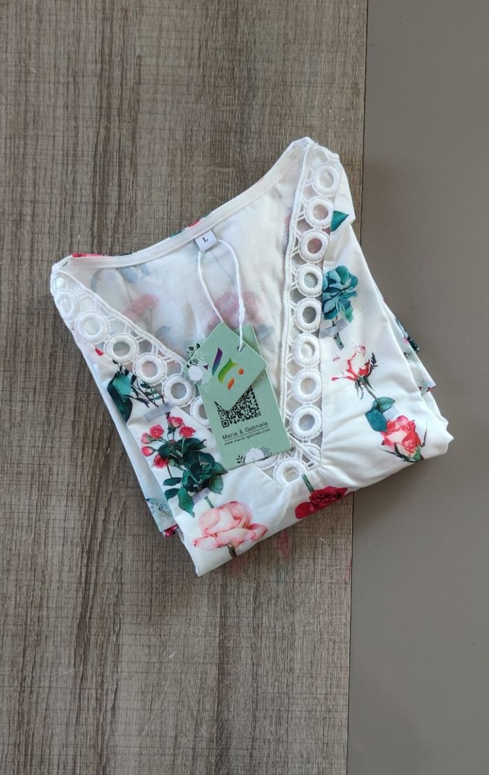 🌸 T-shirt floral col V dentelle blanc femme L – Maria & Gabriele - photo numéro 9