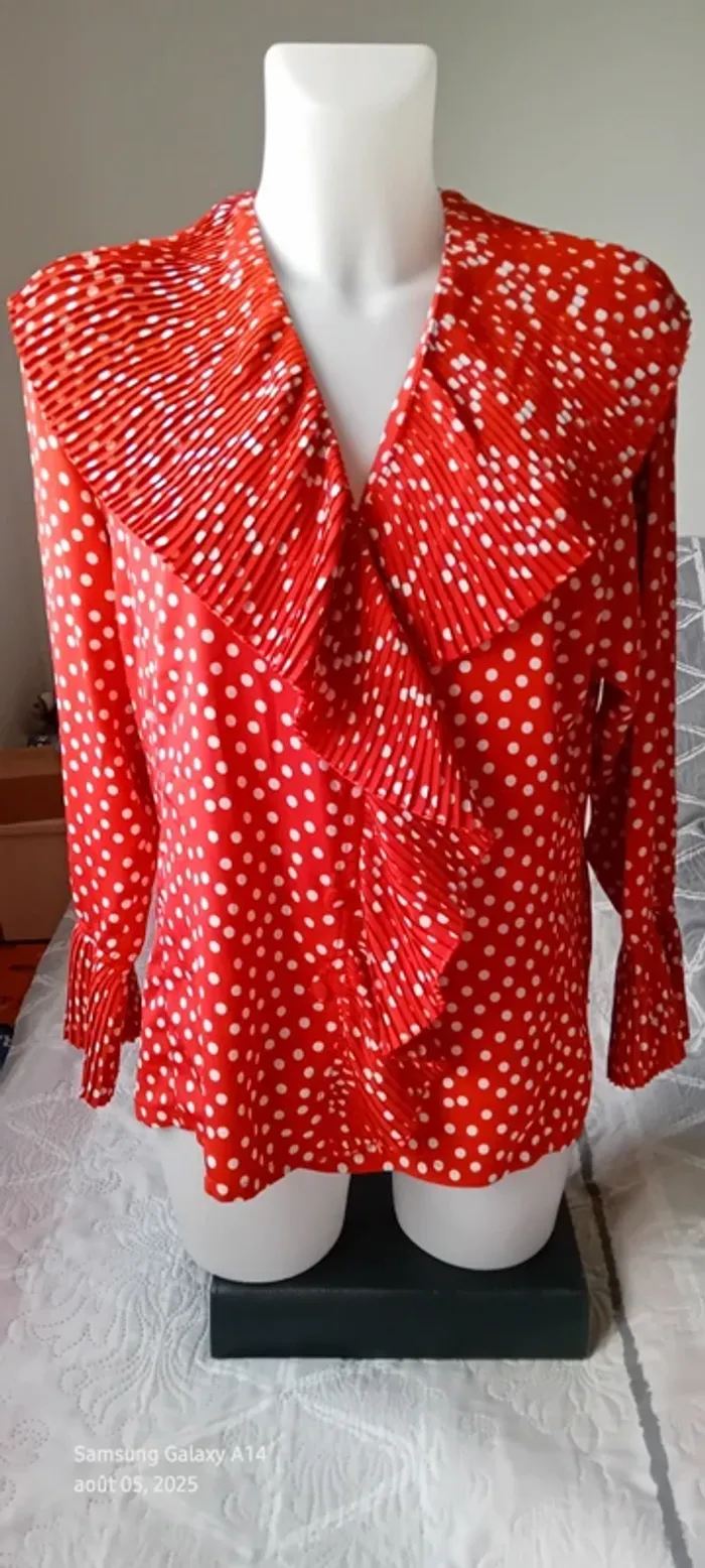Blouse fluide à pois avec volants plissés manches longues pagodes rouge femme 40 flanelle Paris - photo numéro 3