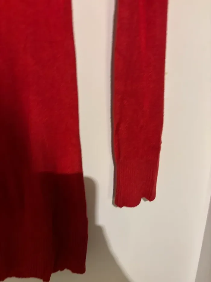 Jolie pull rouge col V taille 38-M en très bon état - photo numéro 3