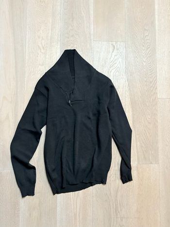 Pull noir