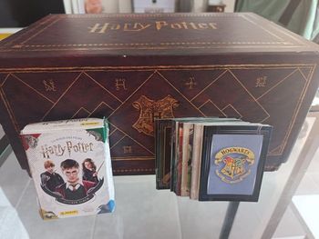 Harry Potter, 21 cartes a collectionner  panini avec pochette de rangement  et boîte