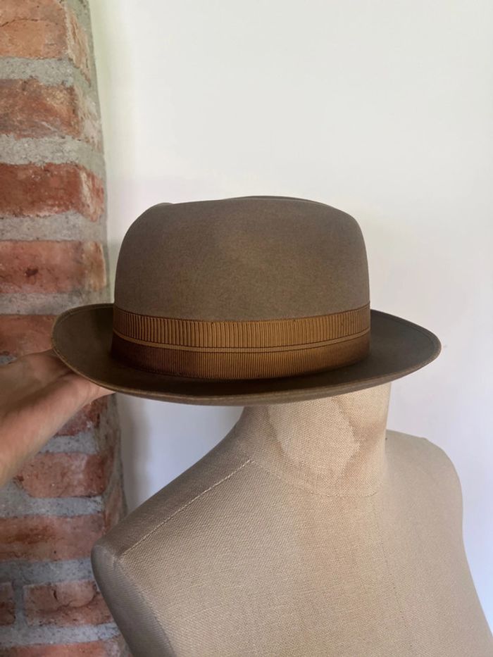 Chapeau vintage taille sur photo - photo numéro 2