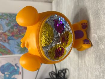 zequins figurines en plastique avec sequins sur le visage pour changer son apparence