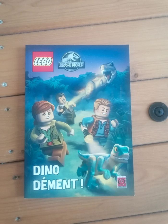 Livre jurassic world Dino dement