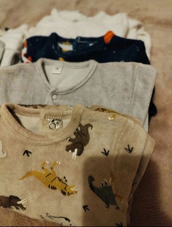 Lot de pyjamas 1 mois - photo numéro 2