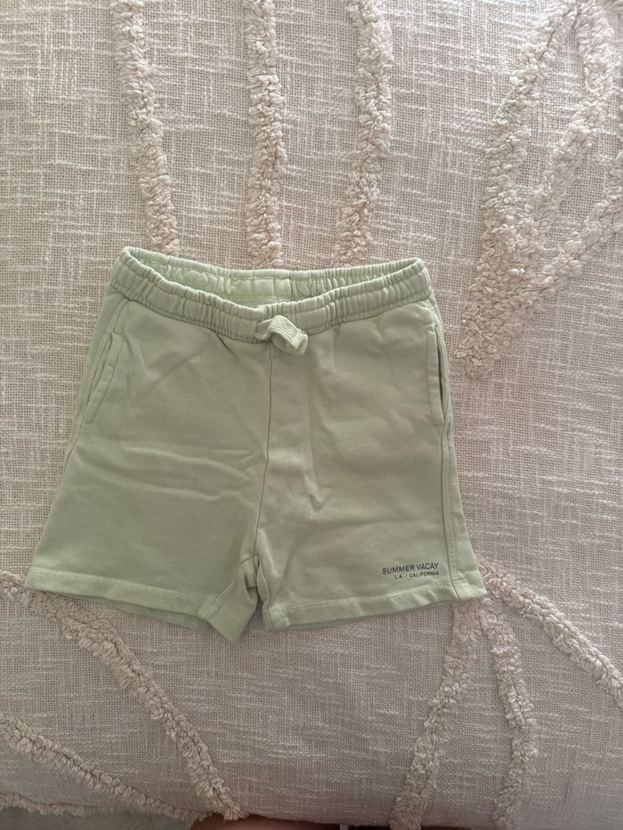 Short garçon 5/6 ans Zara vert clair