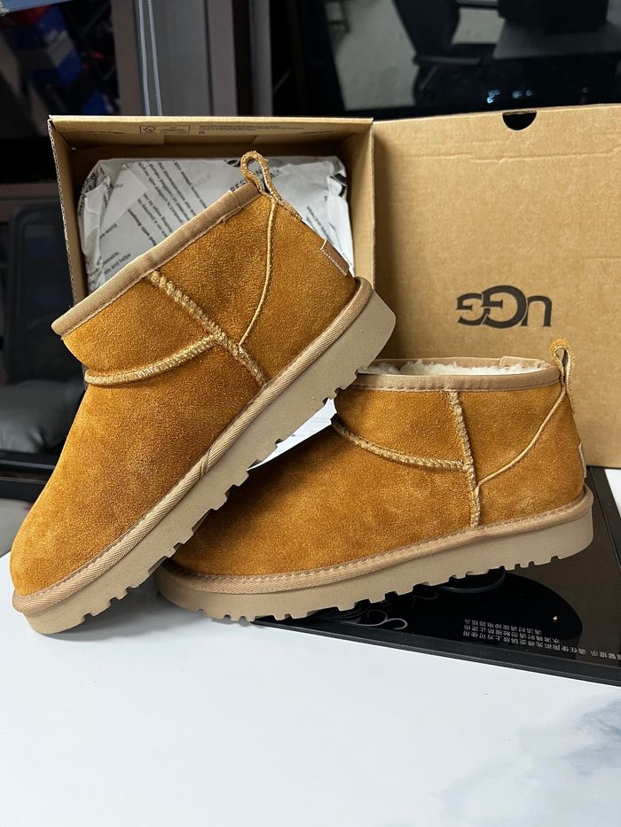 Bottes de neige UGG Mini Short, pointure 39 - photo numéro 3