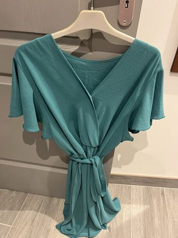 Robe bleue clair col V