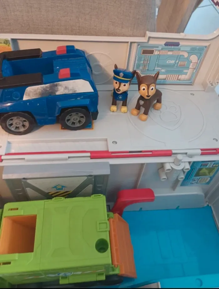 Grand camion sonore de la pat patrouille avec véhicules et figurines - photo numéro 5