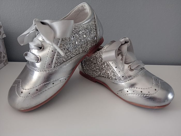 Paire de chaussures argentées 24 - photo numéro 3