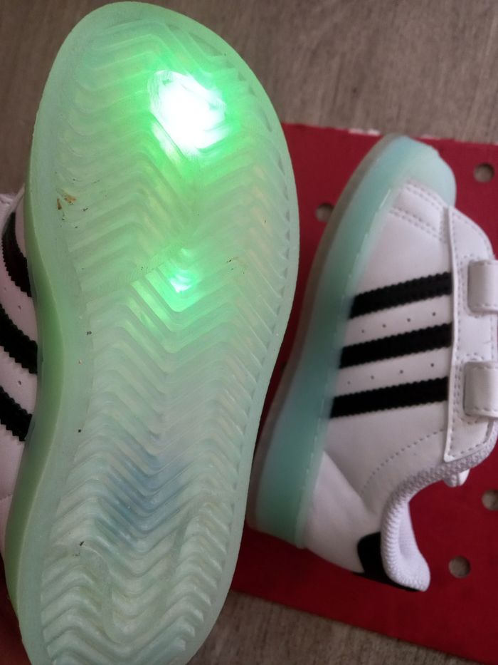 Baskets lumineux enfant Adidas star led lights baskets garçon 26 baskets fille 26 NEUF - photo numéro 2