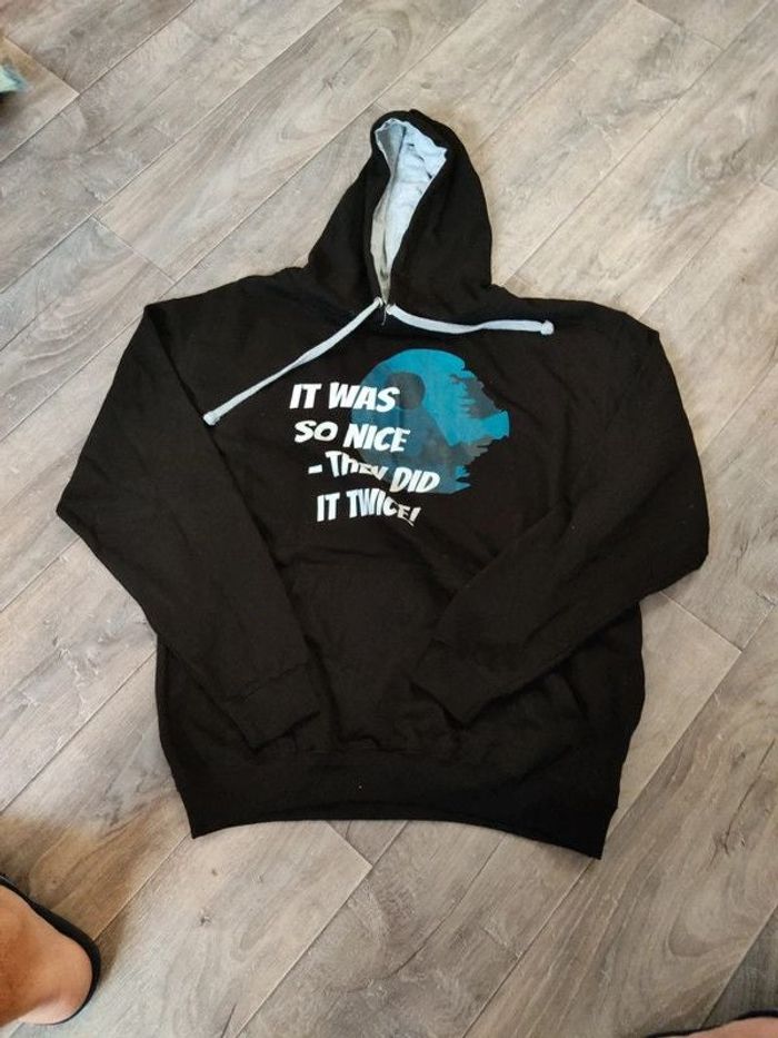 Sweat a capuche taille L Jamais porté