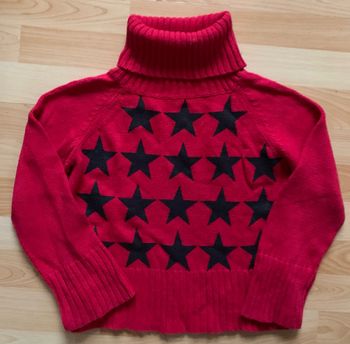 Pull rouge avec étoiles noires 9/10 ans