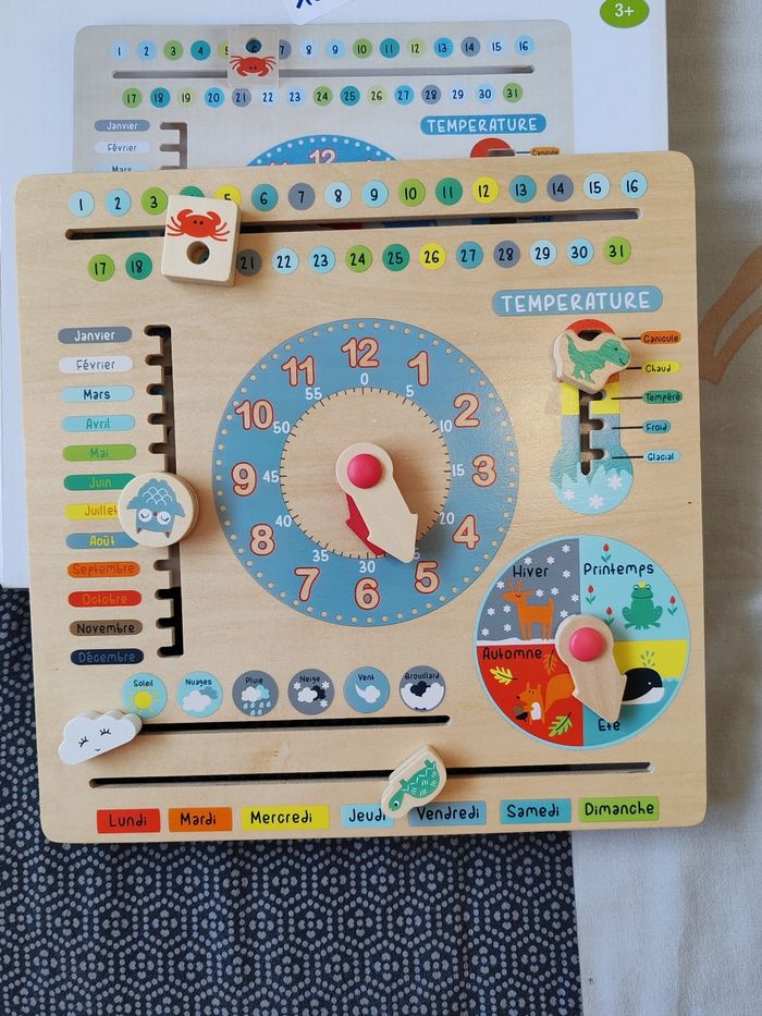 Calendrier en bois - photo numéro 2