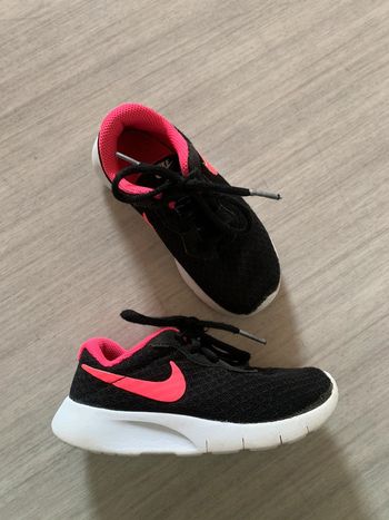 Baskets Nike rose et noires